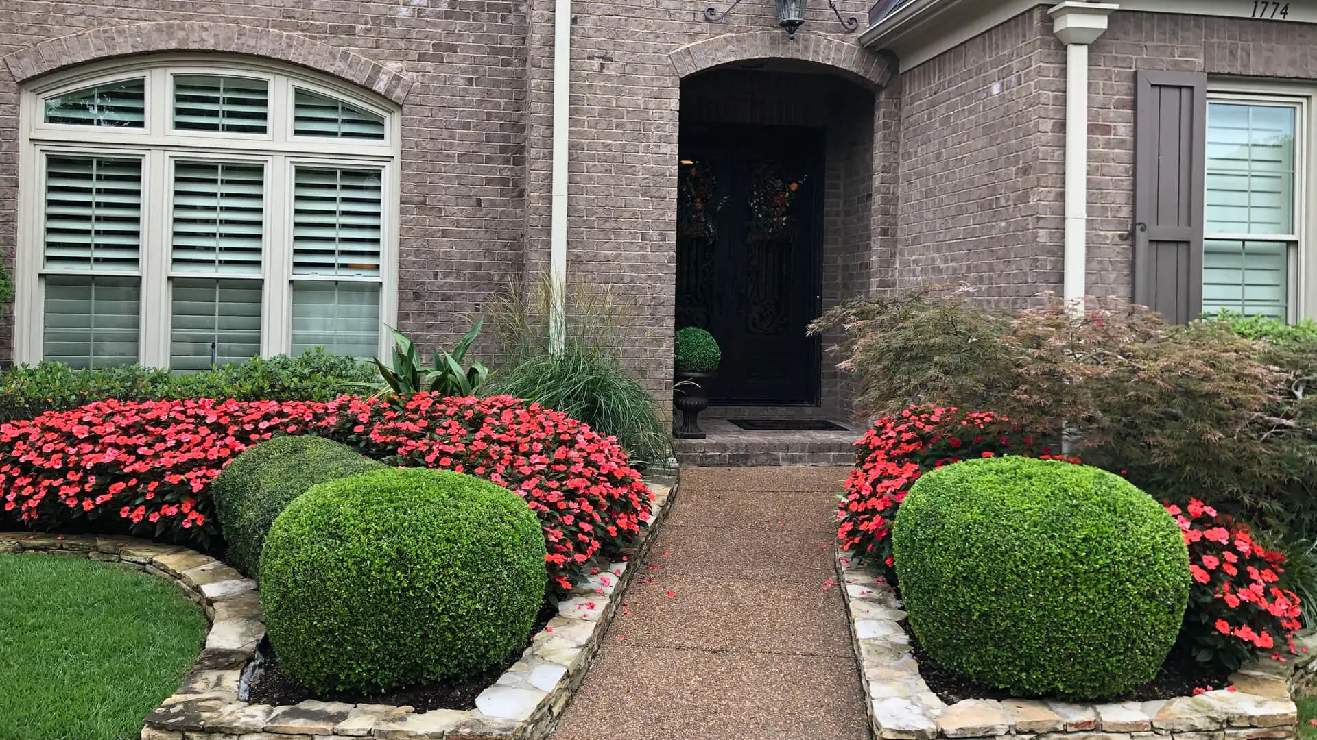 Home with a beautiful landscaping with flowers in Bartlett, TN.