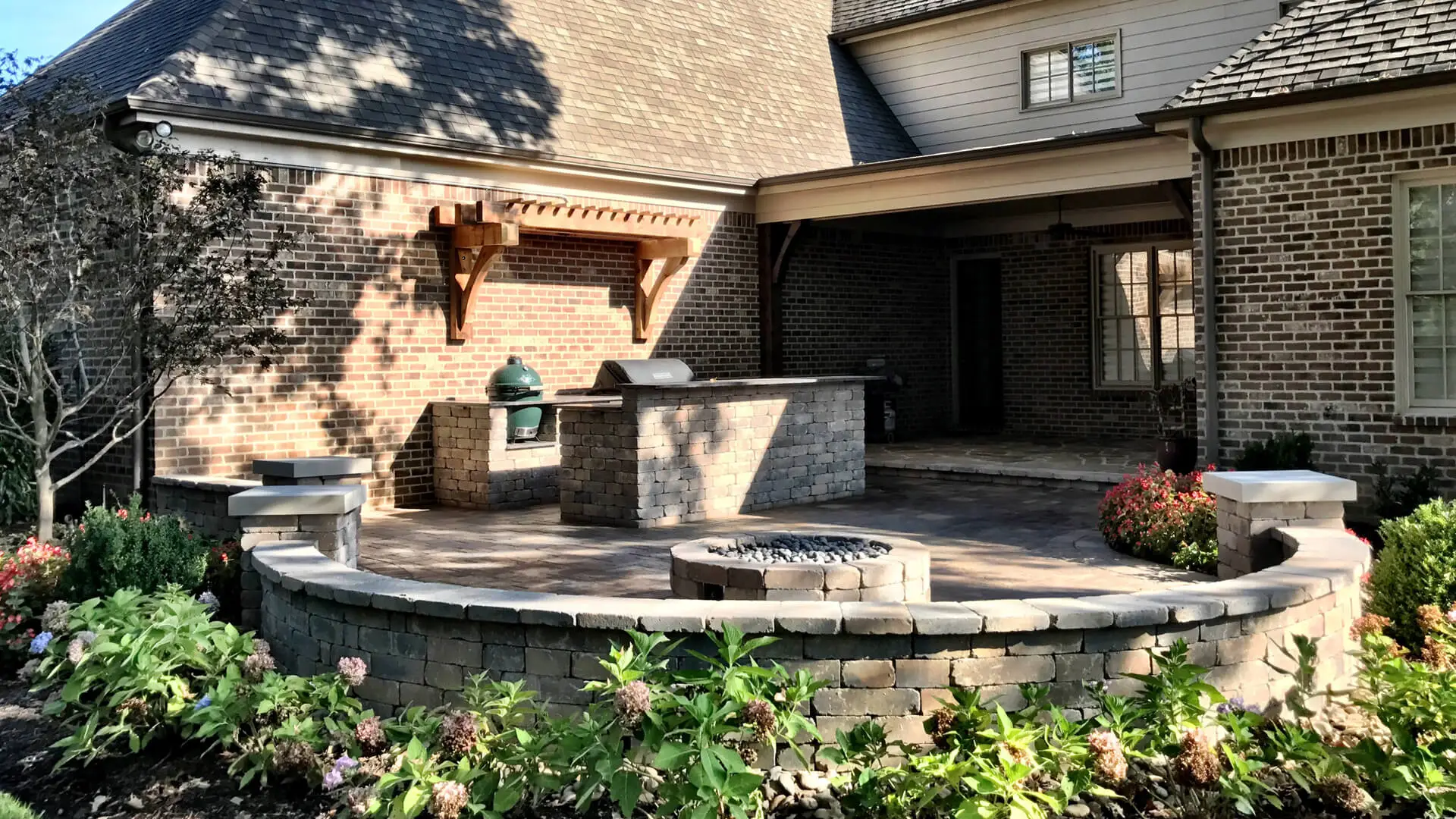 Home in Bartlett, TN with outdoor kitchen.