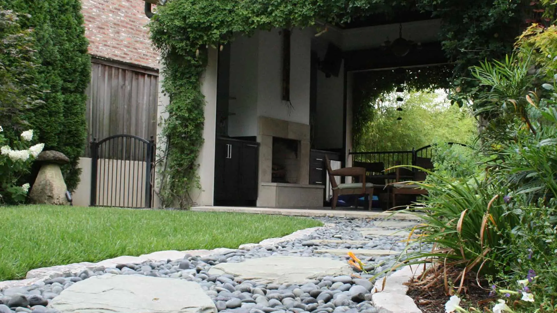 Rock mulch walkway design at a home in Germantown, TN.