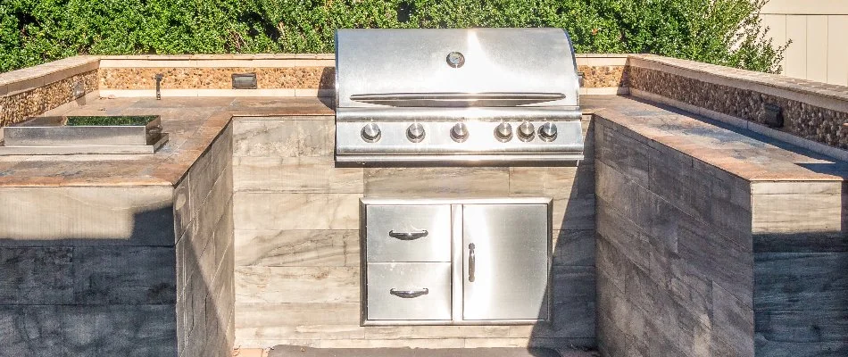 Outdoor kitchen with a grill in Memphis, TN.